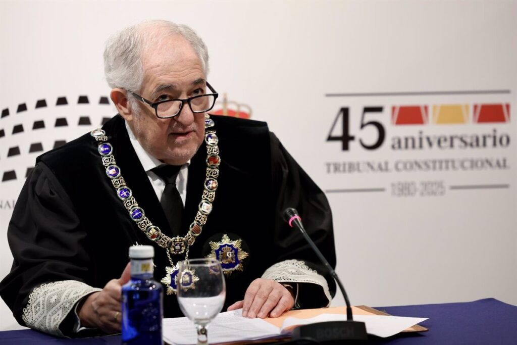 Pumpido lleva al Pleno del TC el 'conflicto' por la decisión de la Audiencia de Sevilla de recurrir al TJUE en el caso de los ERE