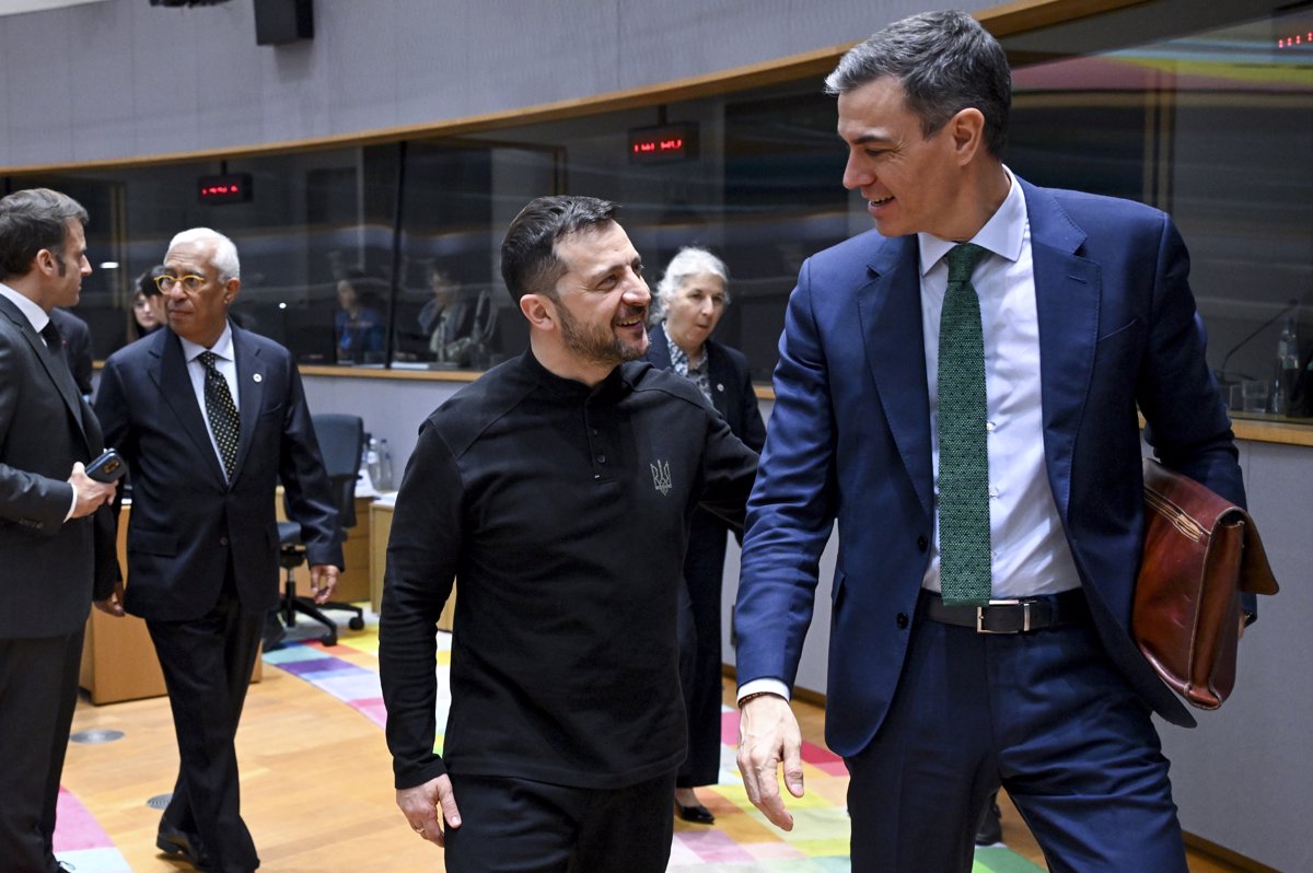 Sánchez se reunirá con Feijóo y otros grupos, excluyendo a Vox, el próximo jueves para discutir la situación en Ucrania