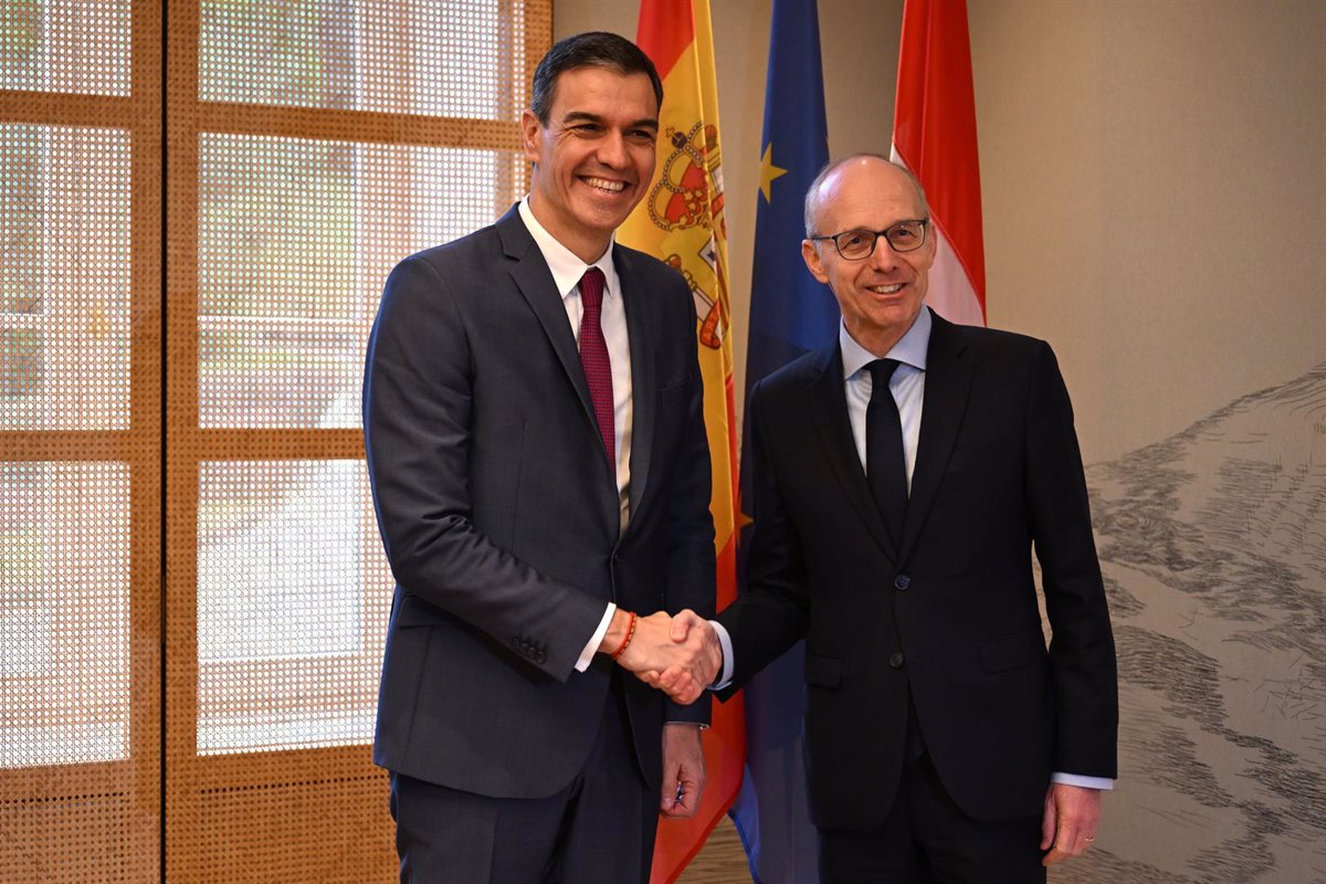 Sánchez y el Primer Ministro de Luxemburgo: Fortalecimiento de la Industria de Defensa Europea y Apoyo a Ucrania