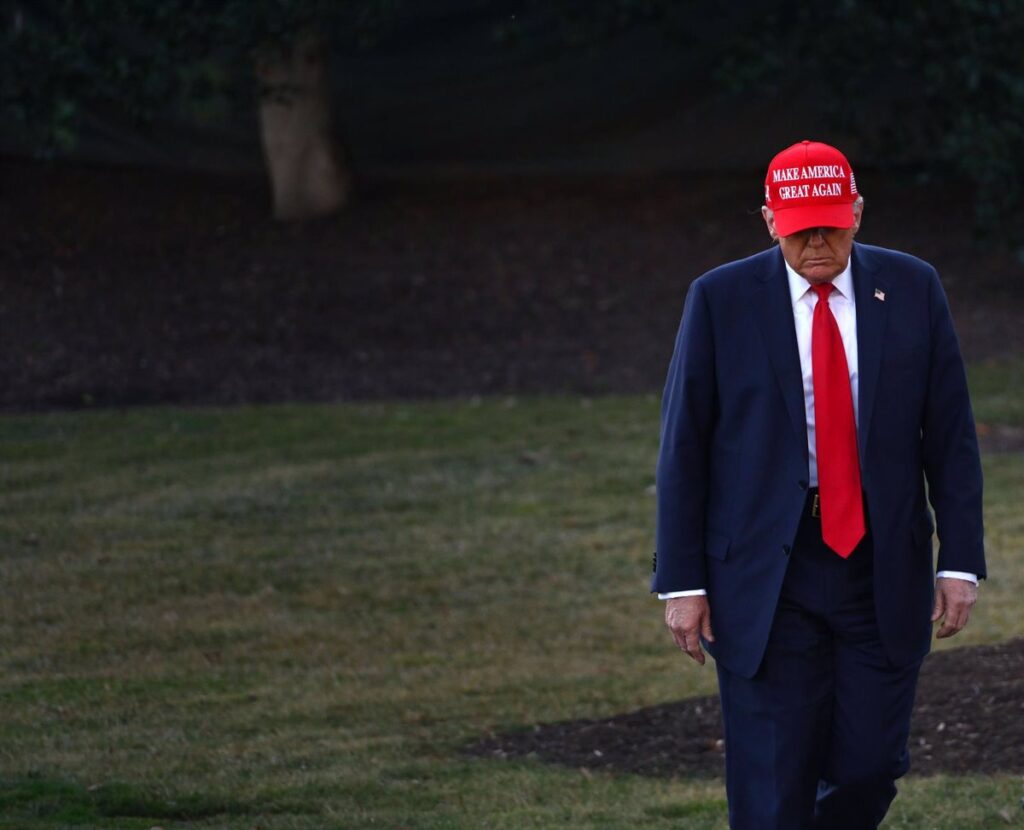 Trump Anuncia que los Aranceles a México y Canadá Comenzarán Este Martes: Todo lo que Necesitas Saber Para Estar Informado