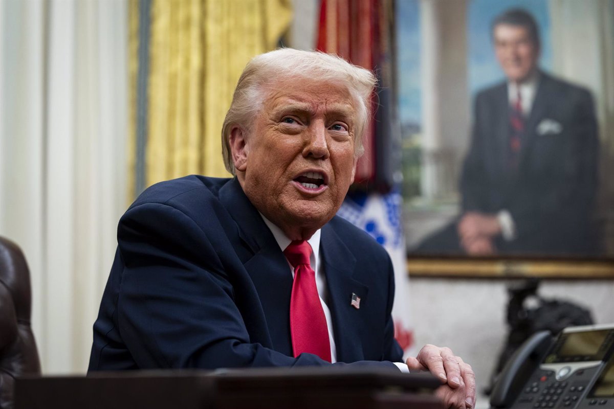 Trump Aumenta los Aranceles al Acero Canadiense al 50% y Advierte sobre un Incremento en las Tarifas a Automóviles