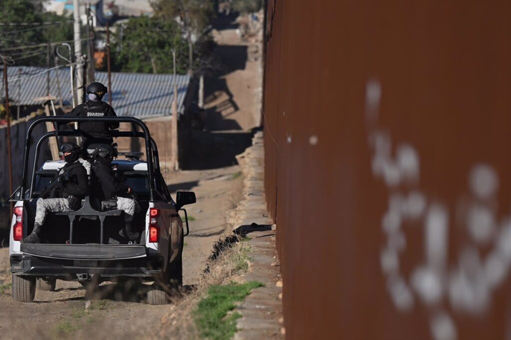 Trump Invoca Ley del Siglo XVIII para Acelerar Deportación de Migrantes Indocumentados
