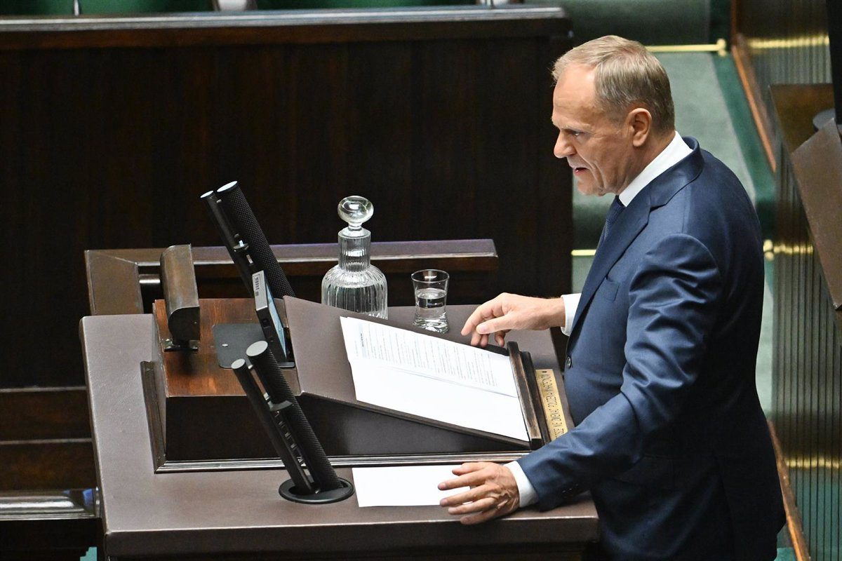 Tusk Desvela un Ambicioso Plan de Entrenamiento Militar para Todos los Hombres Adultos en Polonia