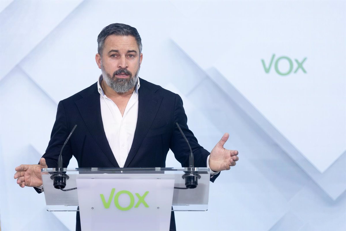 Abascal Solicita la Dimisión de Sánchez Tras el Apagón y Demandas al Gobierno para Renunciar a Políticas Verdes
