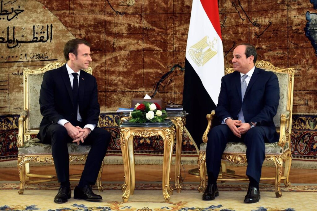 Al Sisi y Macron Exigen la Reanudación del Alto el Fuego y Oponen al Desplazamiento de Población en Gaza