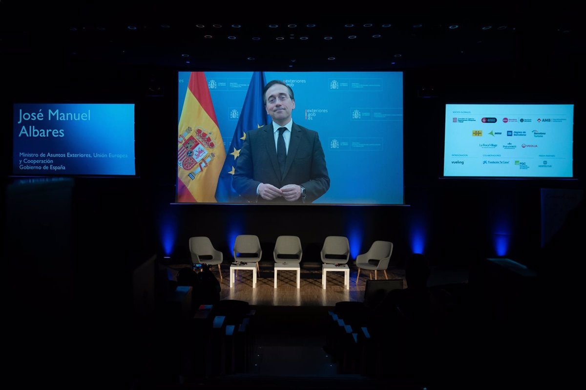 Albares viaja a República Checa: Fortaleciendo relaciones bilaterales y analizando el impacto de los aranceles