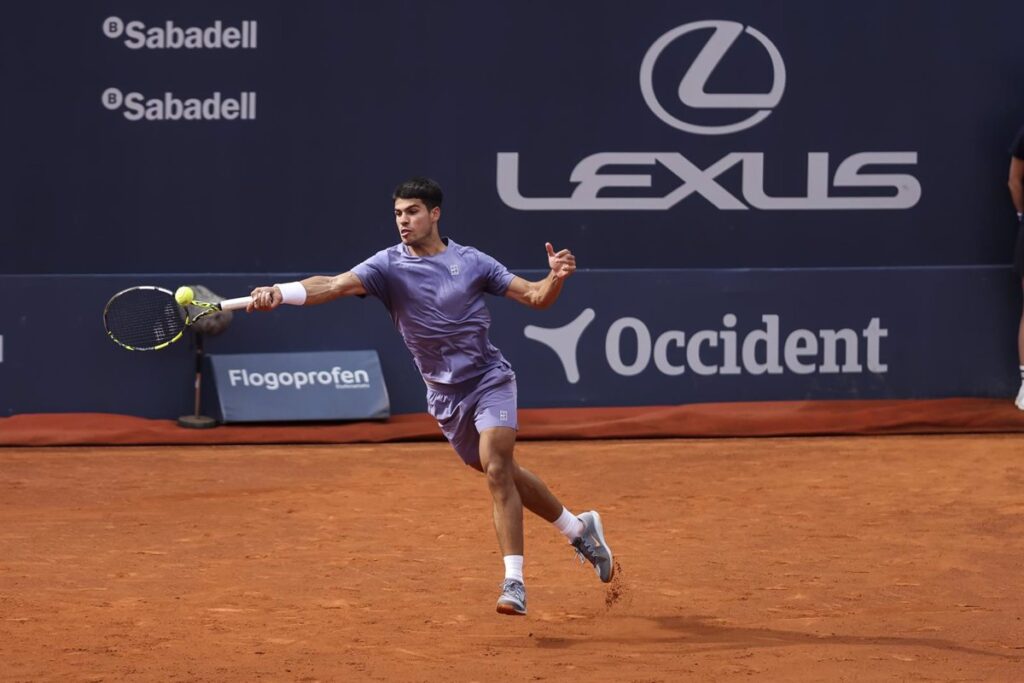 Alcaraz perfecciona su juego contra Djere y avanza a los cuartos en el Godó