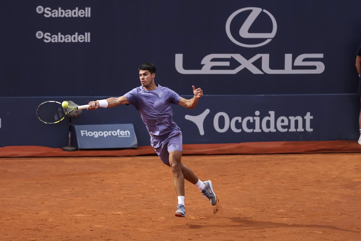 Alcaraz perfecciona su juego contra Djere y avanza a los cuartos en el Godó