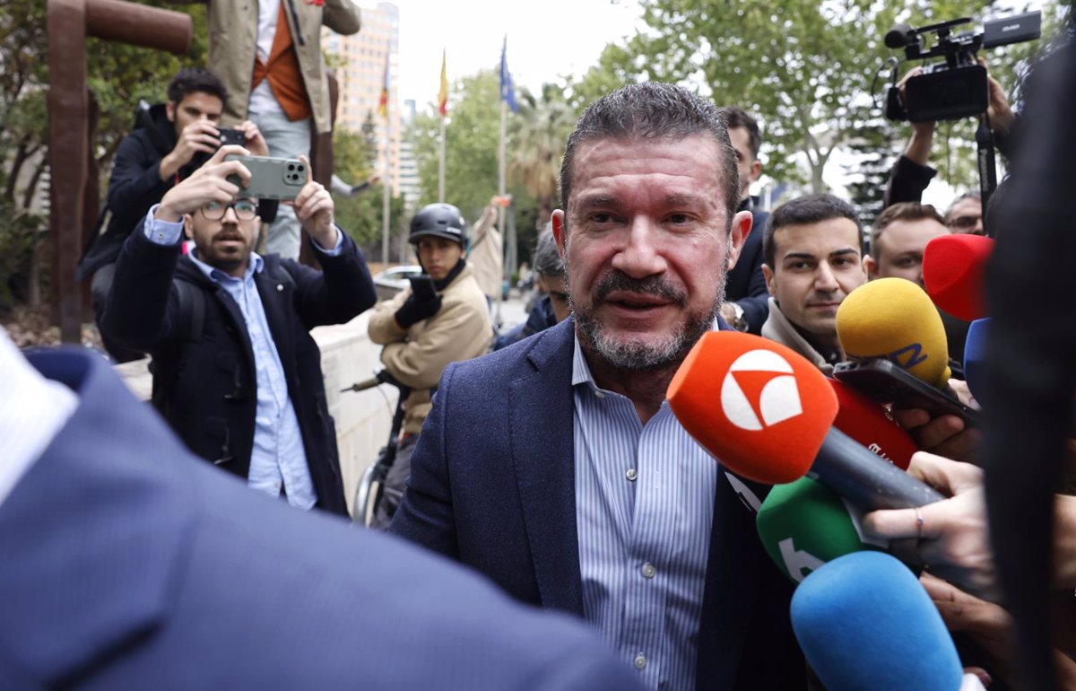 Argüeso Defiende que el 29 de Octubre Llamó al '112' y 'Salvó Muchas Vidas'; Critica la Necesidad de la Visita de Mazón al Cecopi