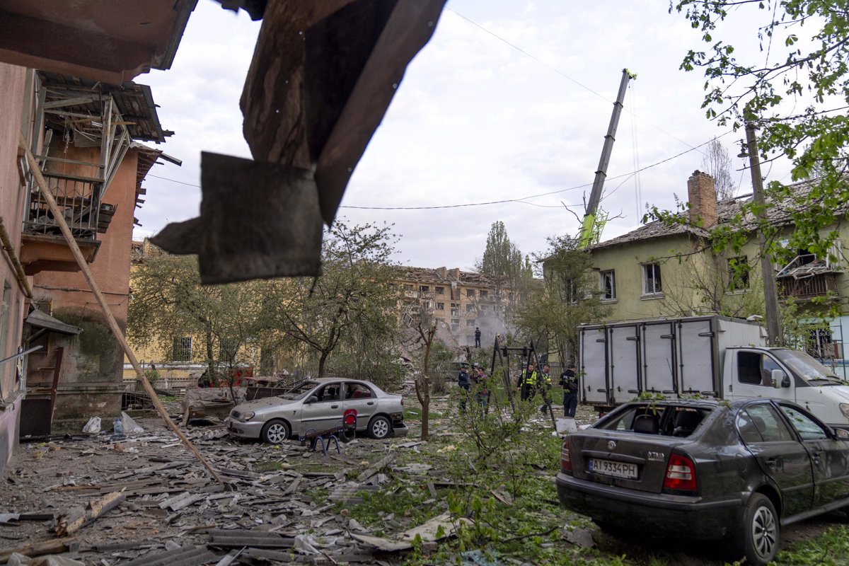Aumento de Víctimas: 10 Muertos y 90 Heridos en el Ataque Ruso a Kiev Este Jueves