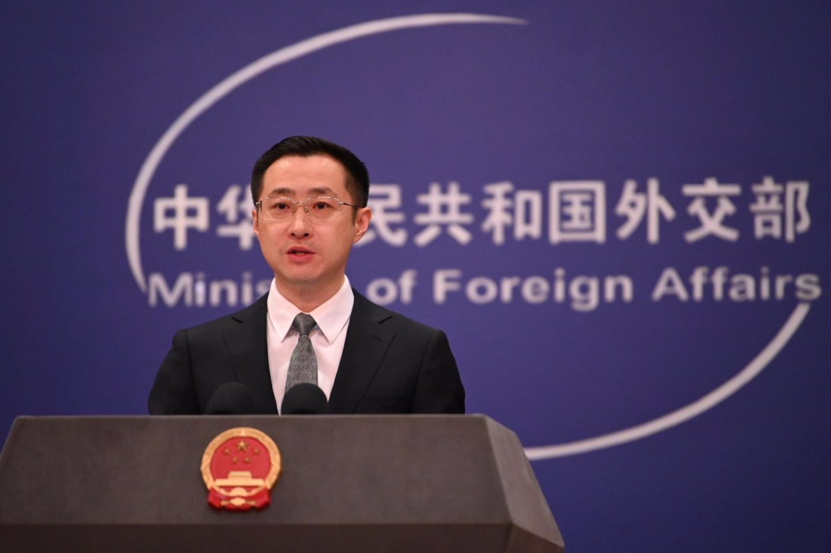 China Resalta sus Relaciones con España y Acusa a EE.UU. de 'Chantaje Mundial' por Aranceles