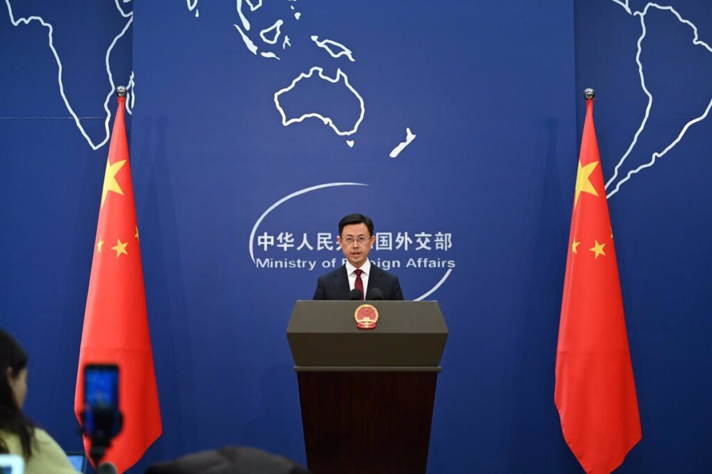 China desmiente las "falsas" afirmaciones de Trump sobre negociaciones de aranceles con Estados Unidos