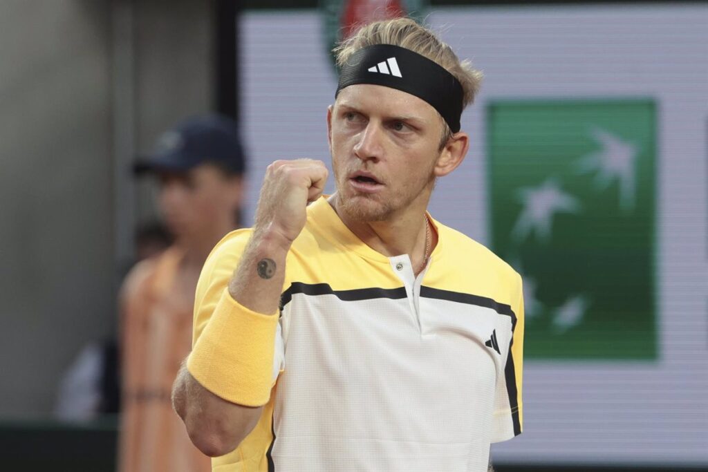 Davidovich alcanza las semifinales de Montecarlo y espera a Alcaraz