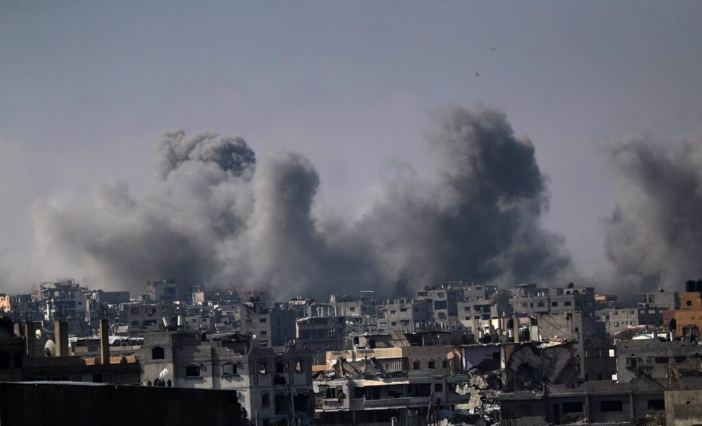 Diez Muertos en Bombardeo de Israel a Escuela de Desplazados en el Norte de Gaza