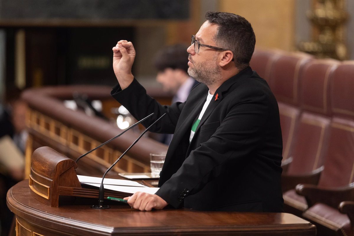 El Congreso respalda la iniciativa de ley para proporcionar gafas y lentillas gratuitas a menores de edad.