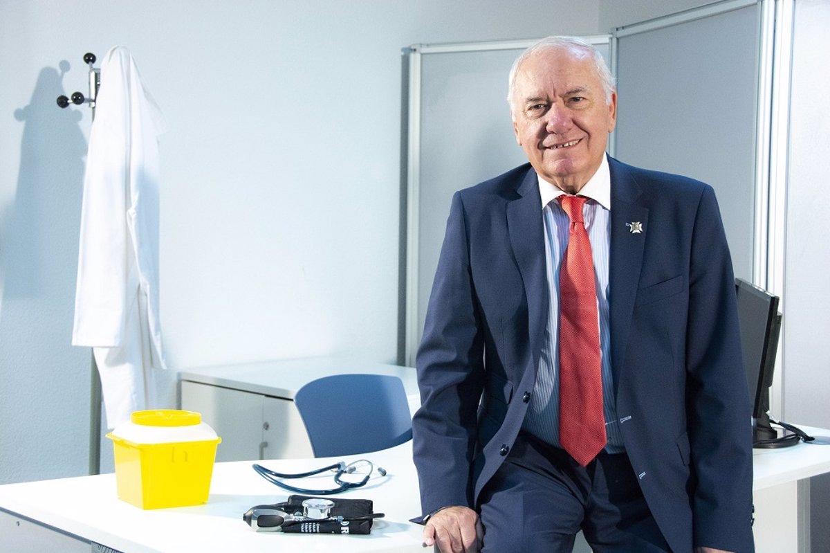 El Consejo General de Enfermería evalúa emprender acciones legales debido a las críticas recibidas por la nueva ley de medicamentos.