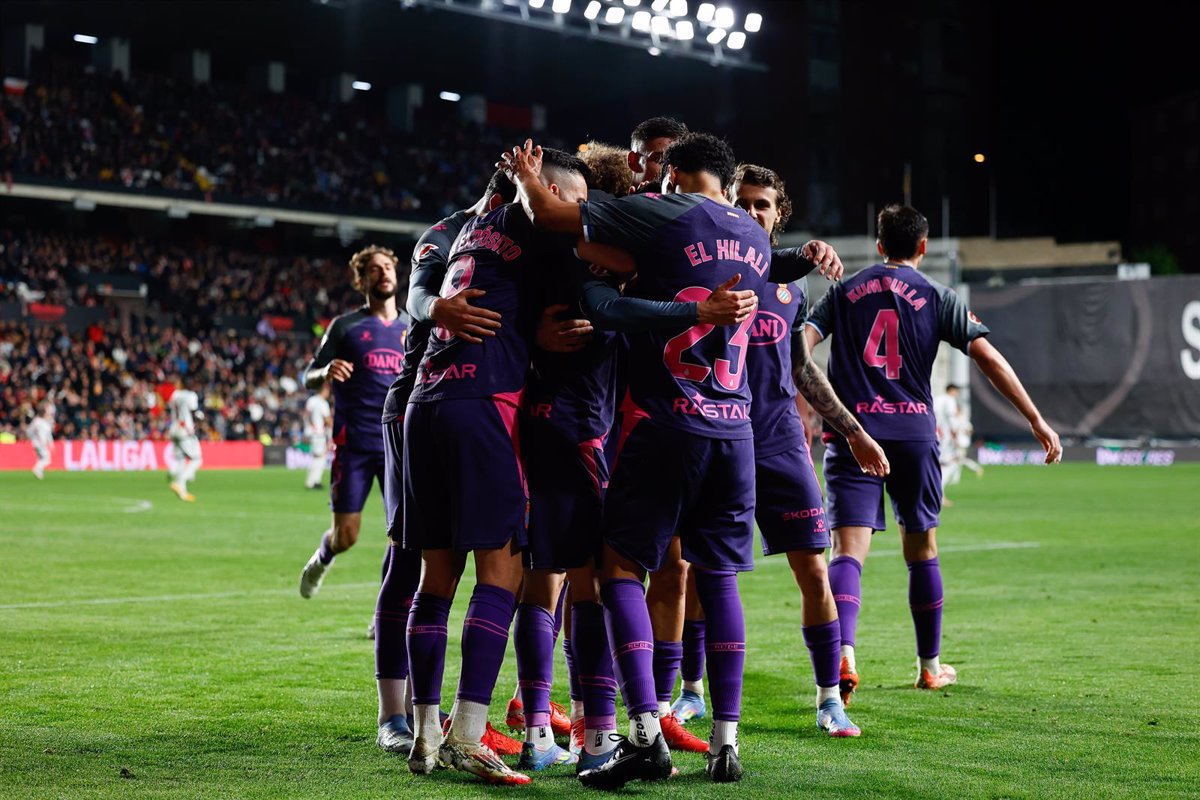 El Espanyol vence al Rayo en su lucha por la permanencia.