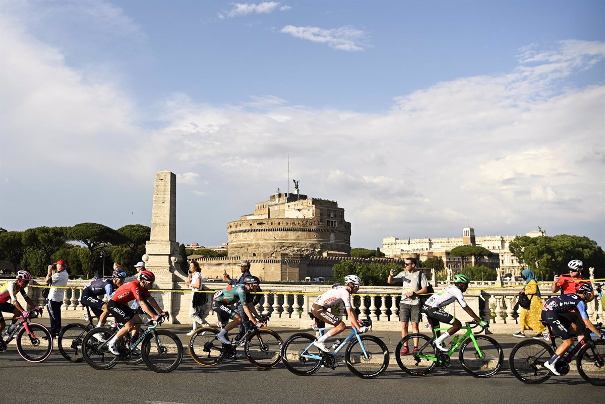El Giro de Italia culmina en Roma con una etapa dedicada al Papa Francisco.