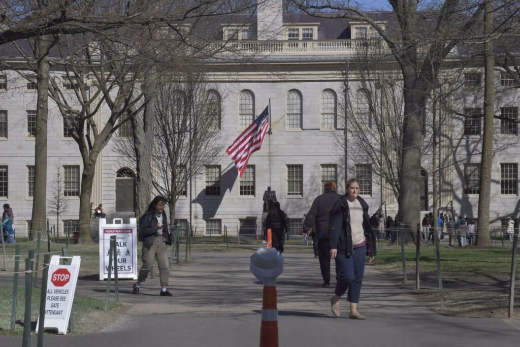 El Gobierno de EE. UU. exige a Harvard información sobre donaciones y personal con vínculos extranjeros