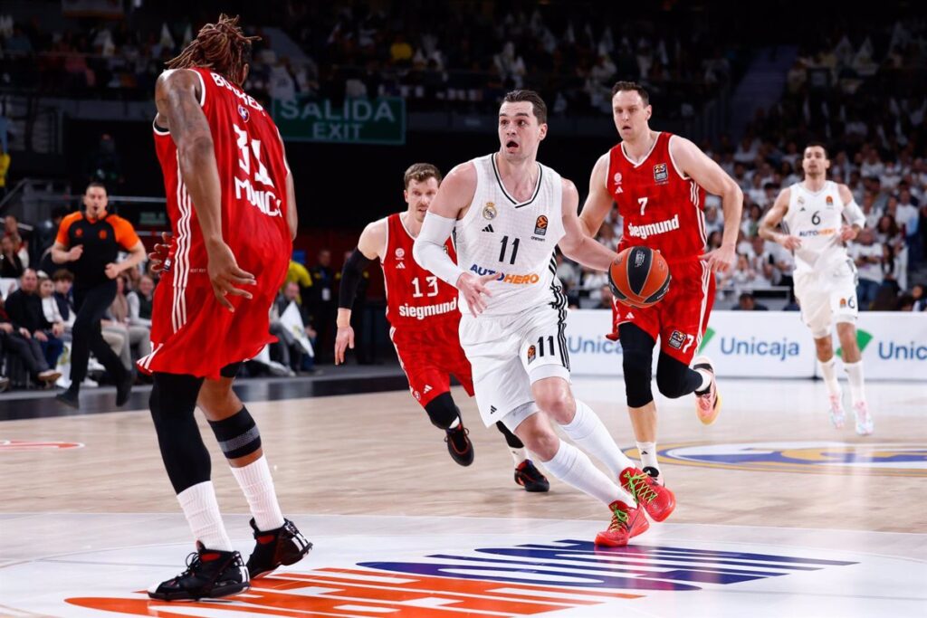 El Real Madrid arrasa al Bayern y avanza a los 'playoffs' de la Euroliga.