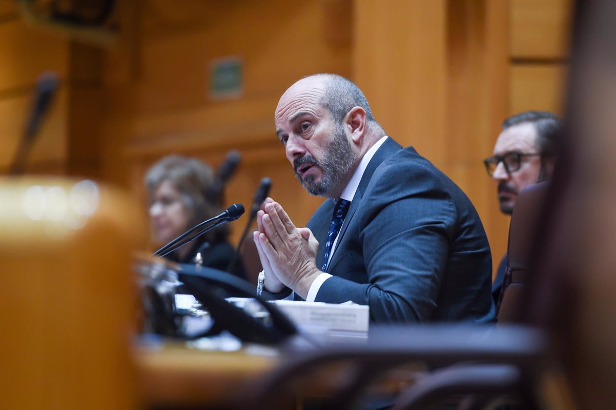 El Senado considera inconstitucional la ley que disuelve asociaciones franquistas, pero acepta su tramitación