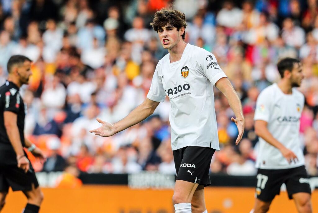 El Sevilla vive un Viernes de Dolores en Mestalla