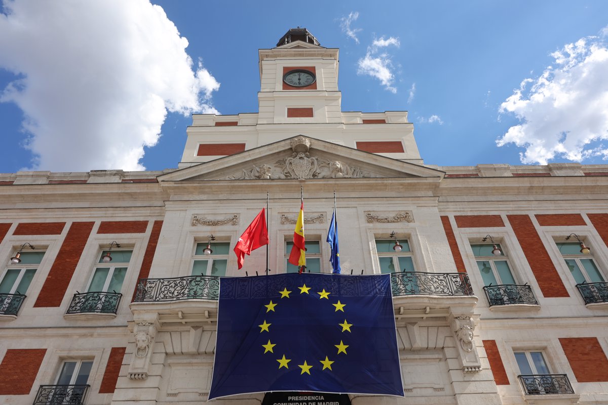 El Tribunal Constitucional Anula la Normativa de Ayuso que Bloquea la Catalogación de la Real Casa de Correos como Lugar de Memoria