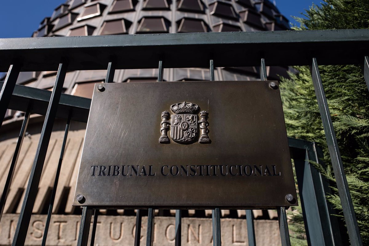 El Tribunal Constitucional revisará el recurso de Sánchez contra la ley LGTBI de Ayuso: Lo que necesitas saber