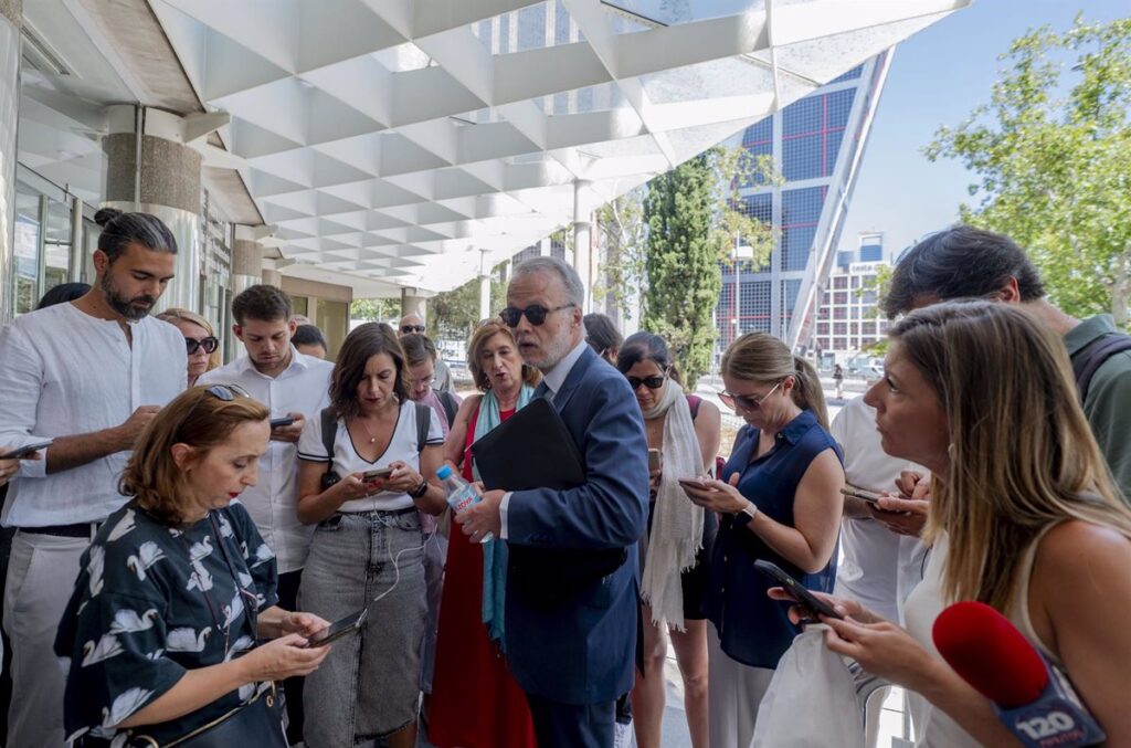 El juez Peinado impone multa a abogado de Begoña Gómez y a Vox y Hazte Oír por declaraciones a la prensa