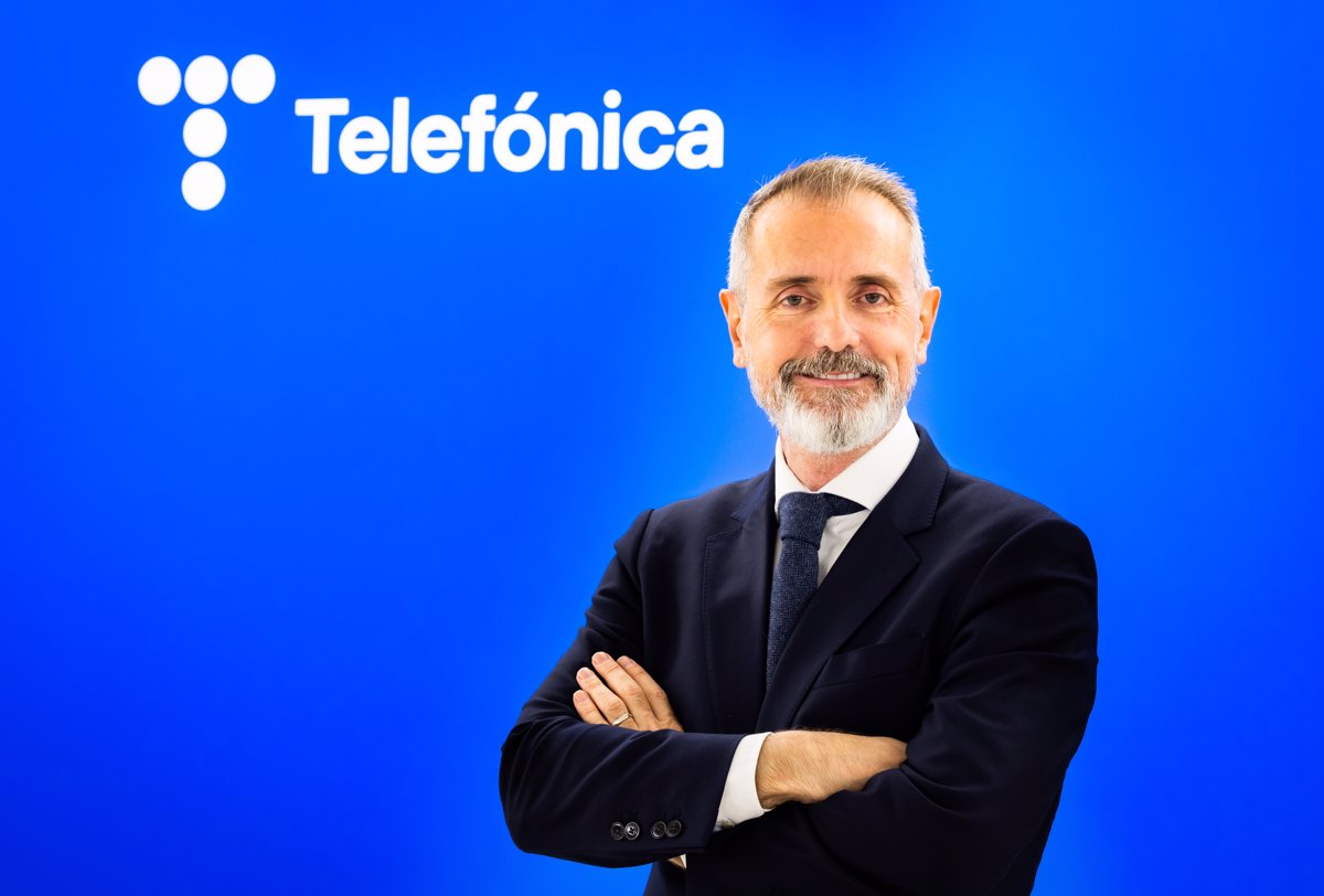 El juez del 'caso Begoña Gómez' llama a declarar al presidente de Telefónica y al ex presidente de Indra como testigos