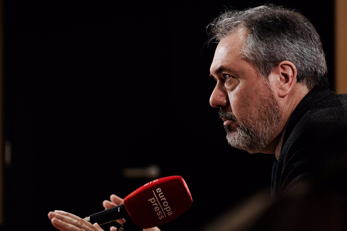 Espadas (PSOE) denuncia a la letrada mayor del Senado por su alineación con la política del PP