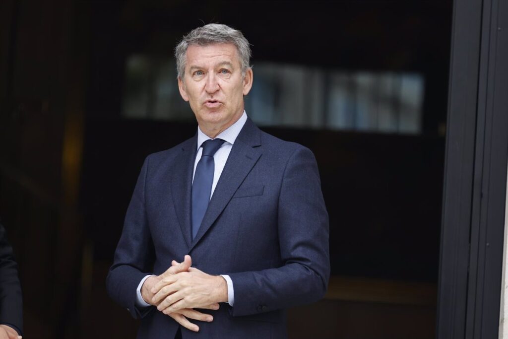 Feijóo critica a Sánchez por omitir al Congreso el Plan de Defensa y la falta de claridad sobre su financiación