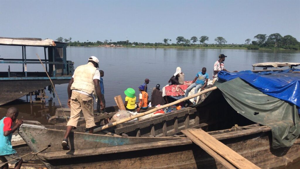 Incendio de Barcaza en el Oeste de RDC: Más de 100 Muertos y 150 Desaparecidos