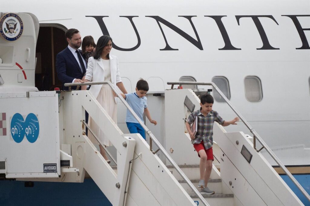 JD Vance Visita Roma para Reunirse con Meloni un Día Después de su Encuentro con Trump