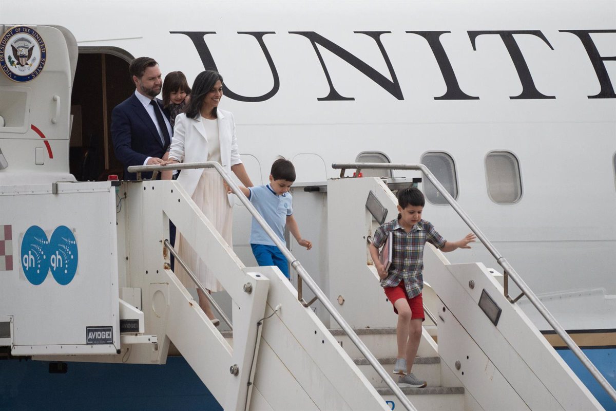 JD Vance Visita Roma para Reunirse con Meloni un Día Después de su Encuentro con Trump