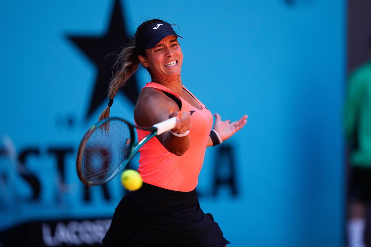 Jessica Bouzas avanza con determinación a la segunda ronda en Madrid.