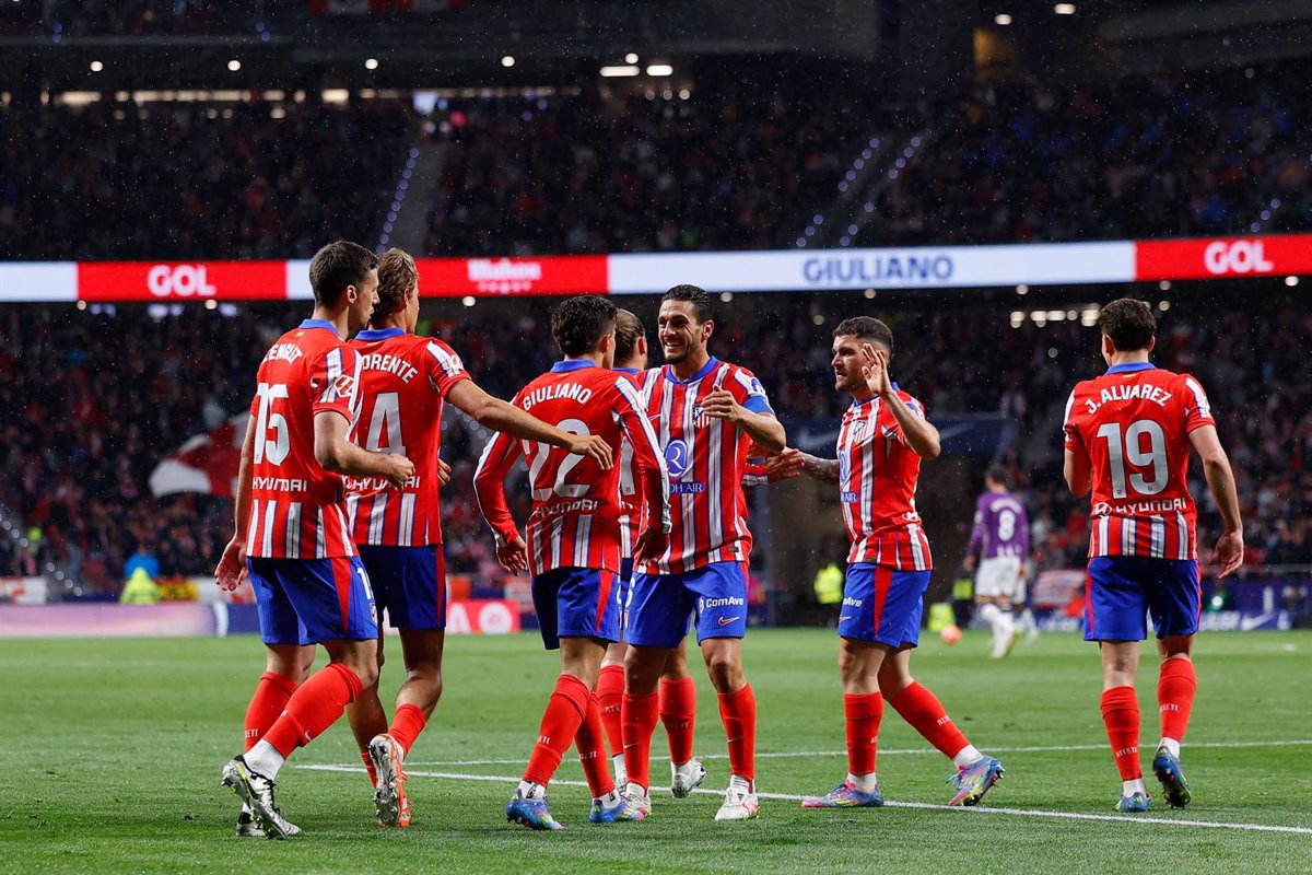 Julián Álvarez y Giuliano engañan al Atlético