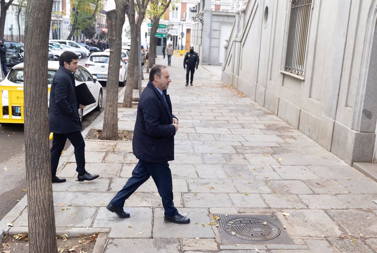 La UCO revela que Ábalos utilizó su influencia para contratar a su ex pareja en una empresa pública