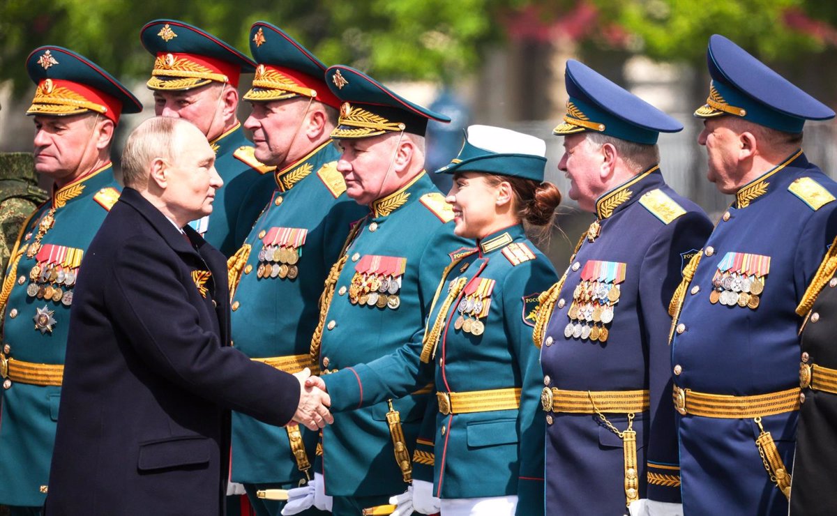 La UE recuerda a Eslovaquia que desde 2022 no debe asistir al desfile del 9 de mayo en Rusia: Implicaciones y Consecuencias