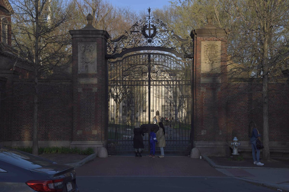 La Universidad de Harvard presenta demanda contra la Administración Trump por congelación de fondos