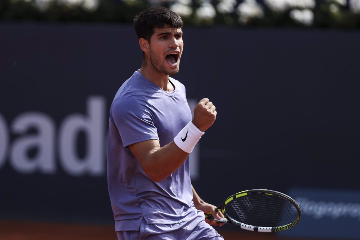 La pasión de Alcaraz supera a de Miñaur y lo lleva a las semifinales del Godó.