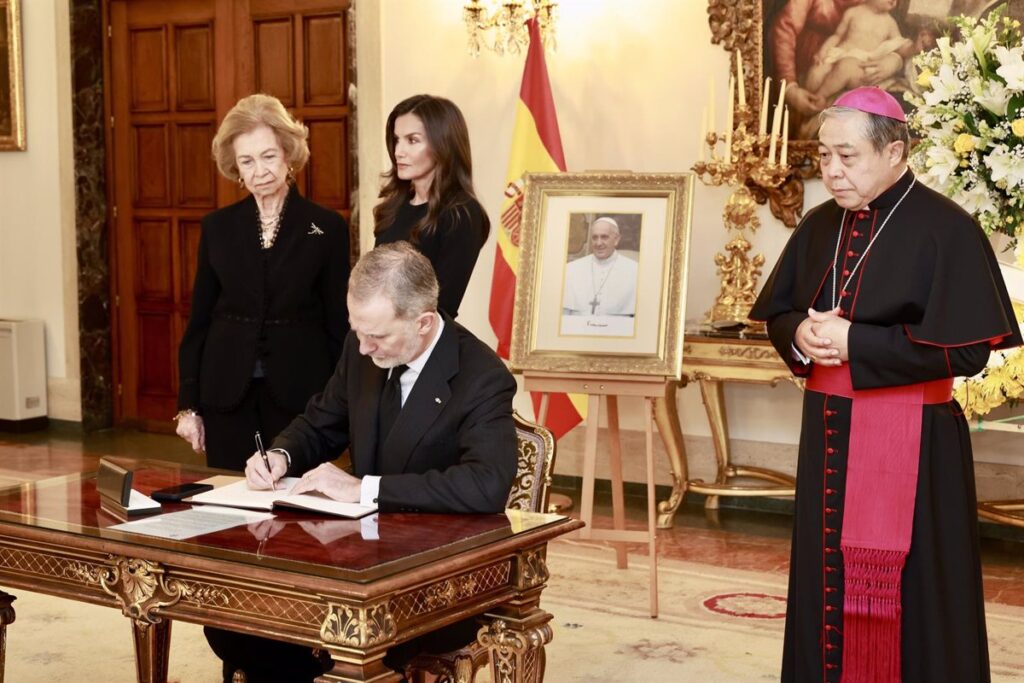 Los Reyes Asistirán al Funeral del Papa Francisco este Sábado: Todos los Detalles