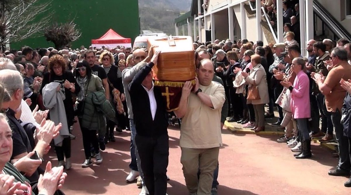 Más de 4,000 personas rinden homenaje a los mineros de Villablino fallecidos en Cerredo