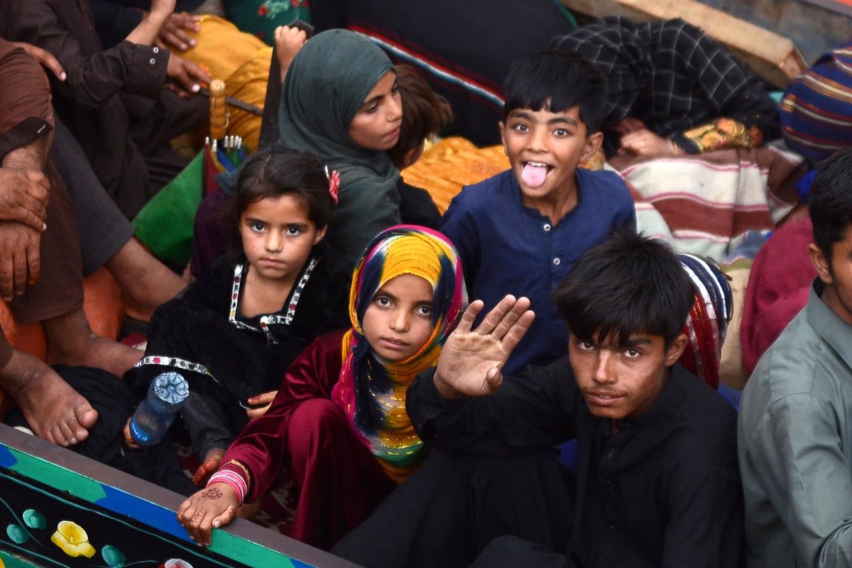 Más de 50,000 niños afganos deportados de Pakistán en las últimas dos semanas, según Save the Children