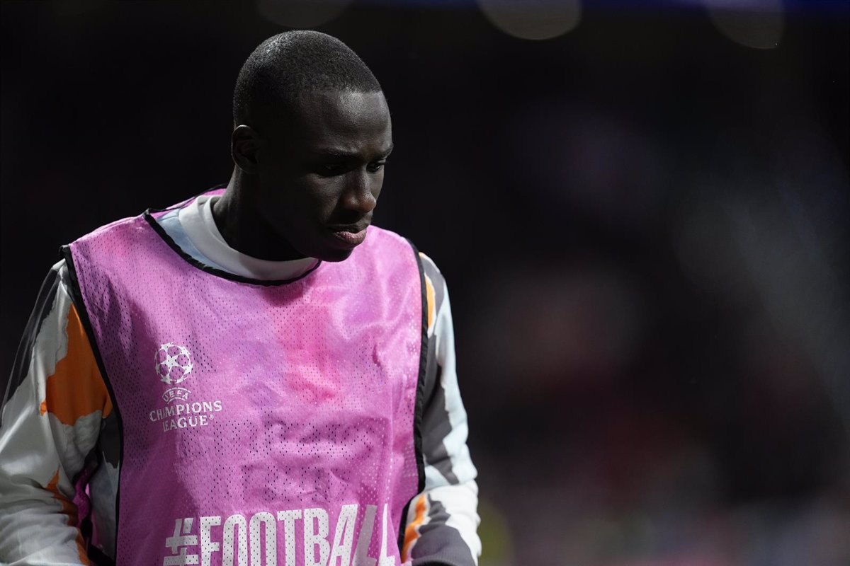 Mendy finaliza la sesión de entrenamiento con el Real Madrid y se prepara para la final de la Copa.