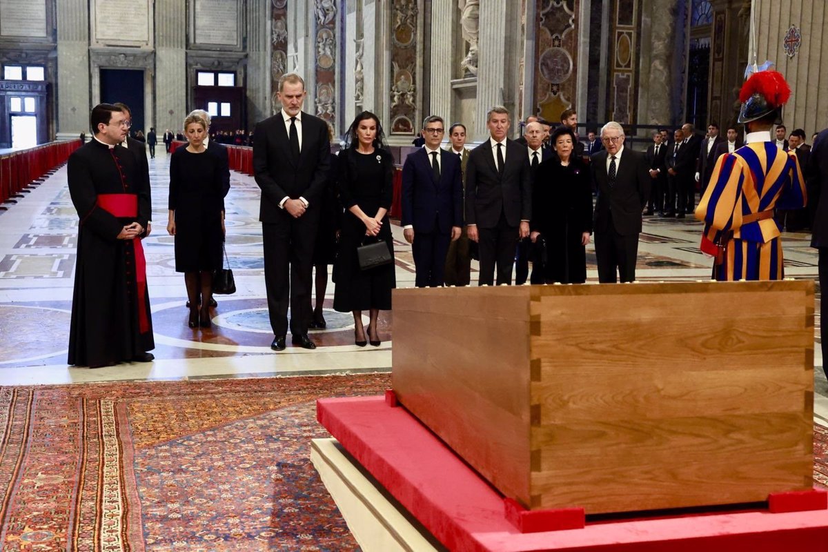 Mi Deber y Voluntad: Acompañando a los Reyes de España en el Funeral del Papa