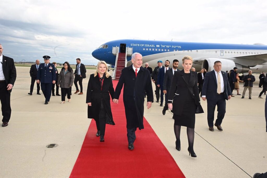Netanyahu se Reúne con el Secretario de Comercio de EE. UU. al Llegar a Washington: Implicaciones y Detalles Clave