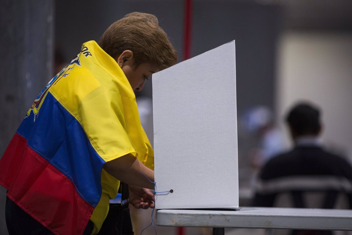 Noboa y Luisa González: Empate Técnico en la Segunda Vuelta de las Elecciones Presidenciales de Ecuador
