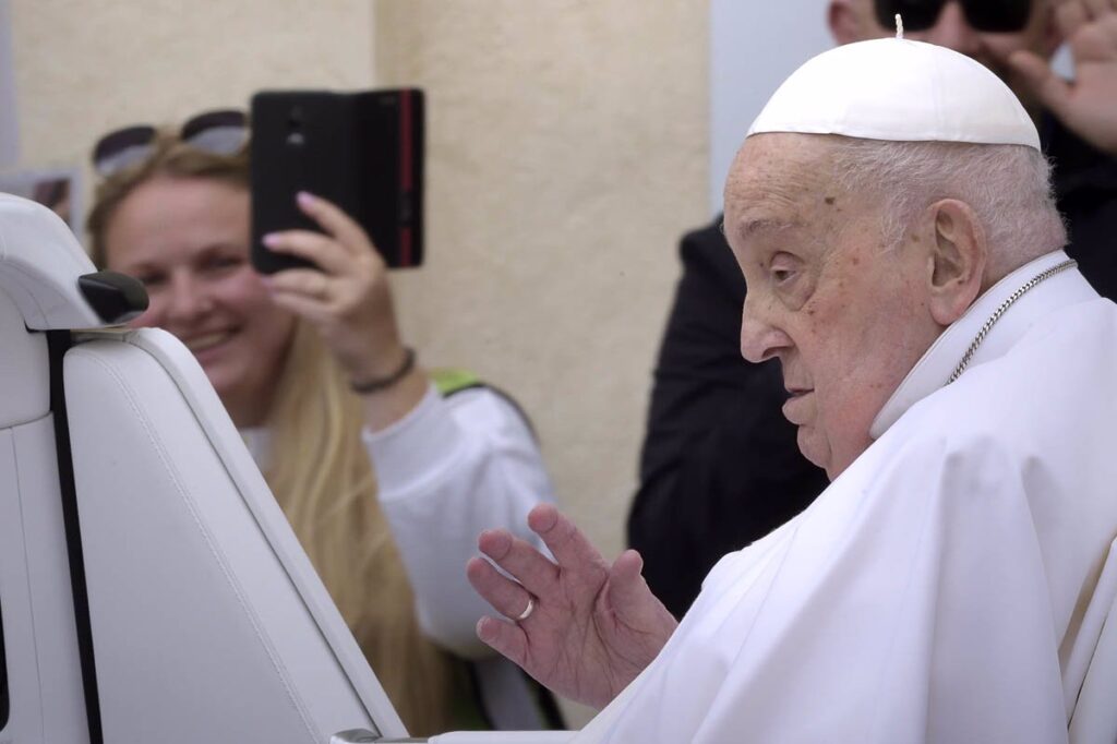 Partidos de Izquierda Elogen el Compromiso Social del Papa Francisco y Esperan que su Sucesor Continúe su Legado