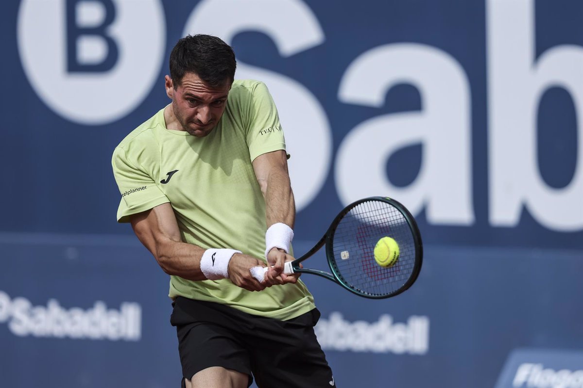 Pedro Martínez se despide del Godó tras perder ante Arthur Fils